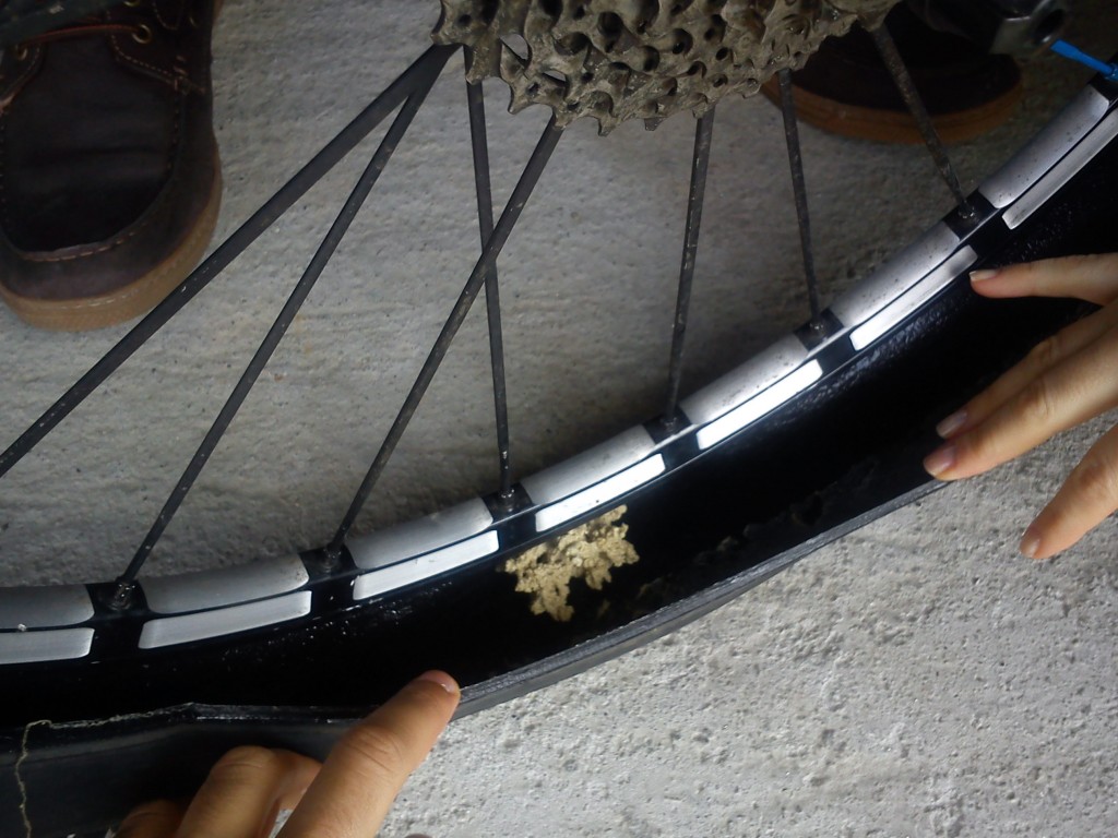 Látex seco en interior de rueda bici